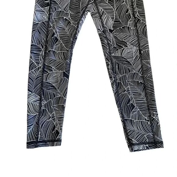 Victoria’s Secret On Point Flow Mid Rise Black White Novelty Print  SZ 8 #1142 - Picture 3 of 9